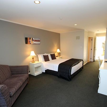 Champers Motor Inn Лоуэр-Хатт Экстерьер фото