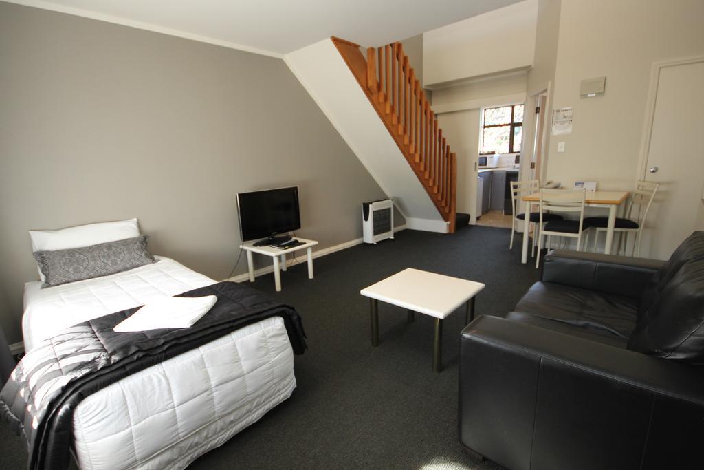 Champers Motor Inn Лоуэр-Хатт Экстерьер фото