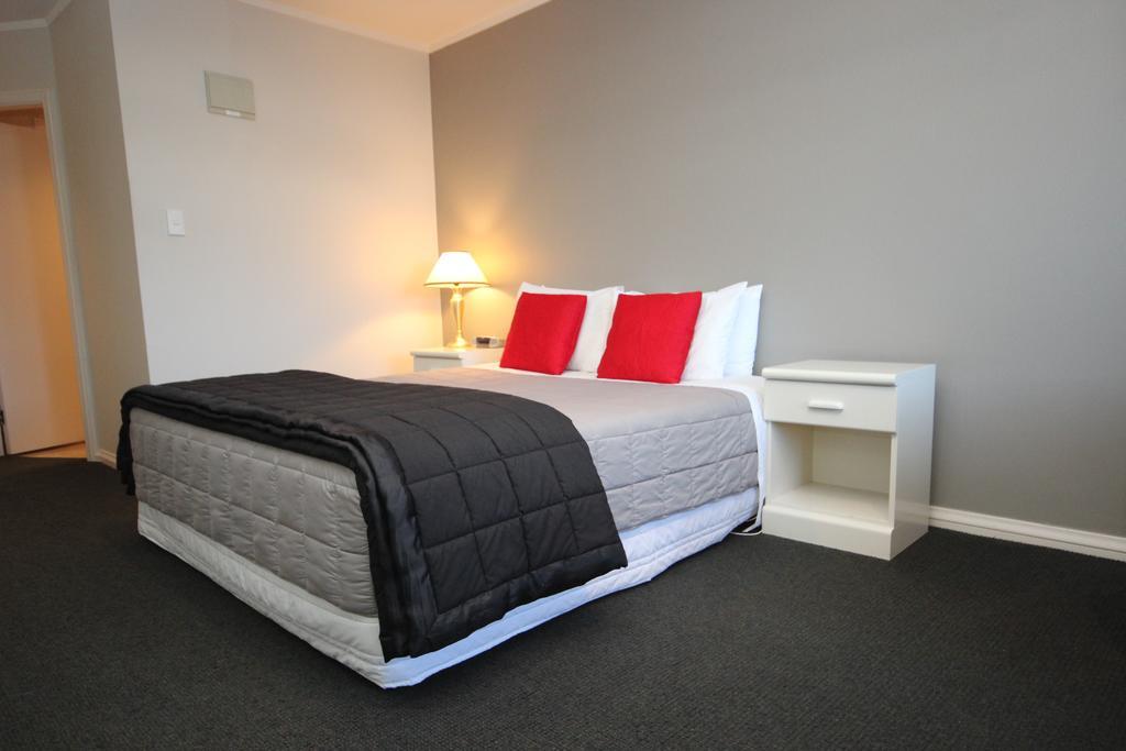 Champers Motor Inn Лоуэр-Хатт Экстерьер фото