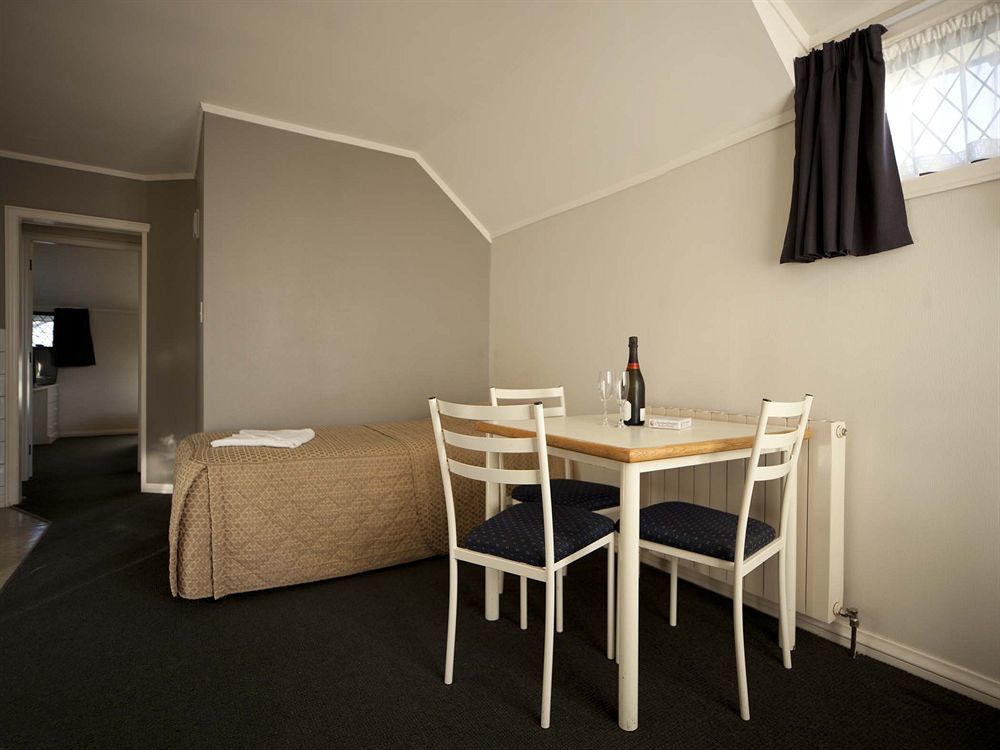 Champers Motor Inn Лоуэр-Хатт Экстерьер фото