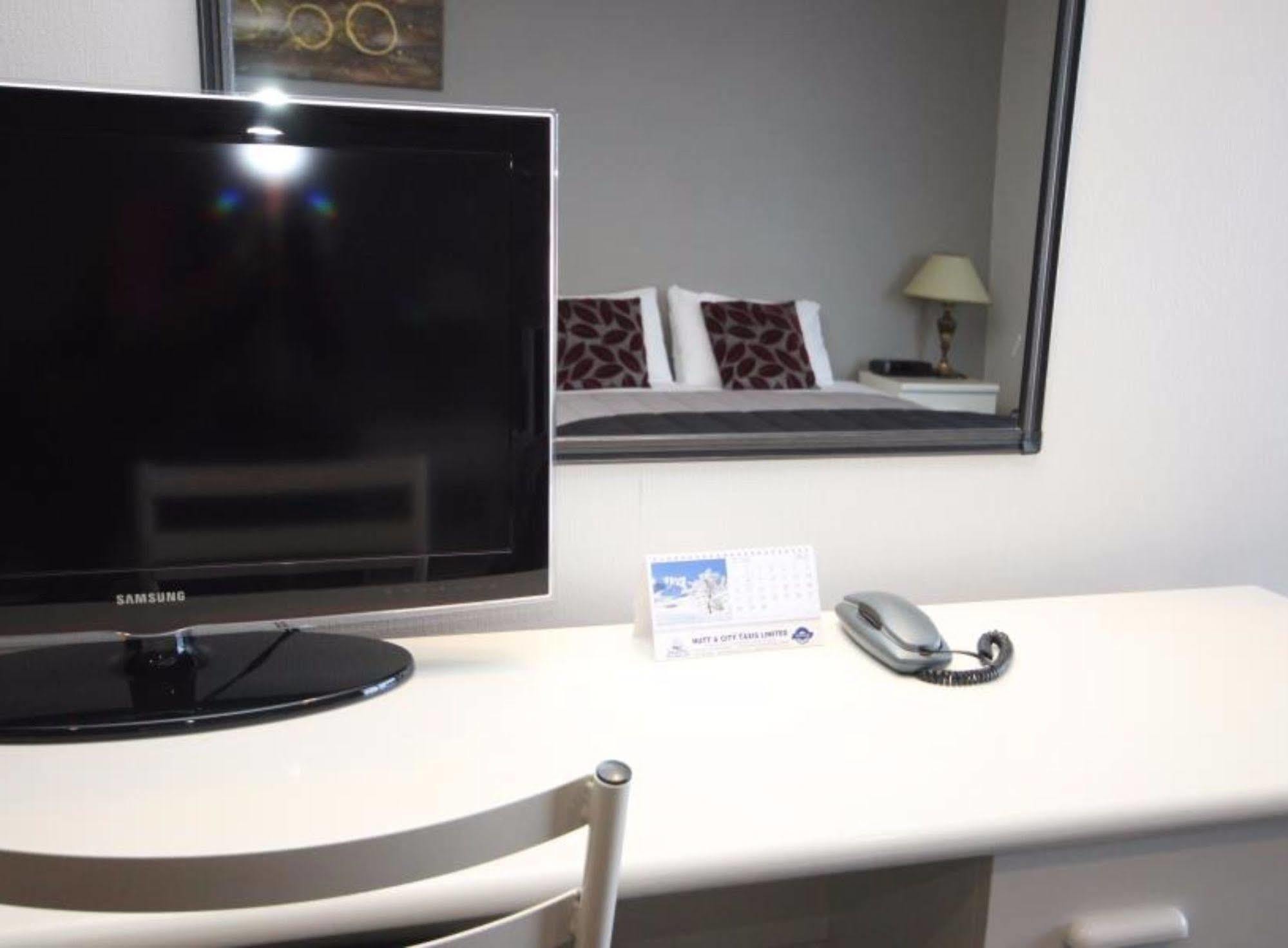 Champers Motor Inn Лоуэр-Хатт Экстерьер фото