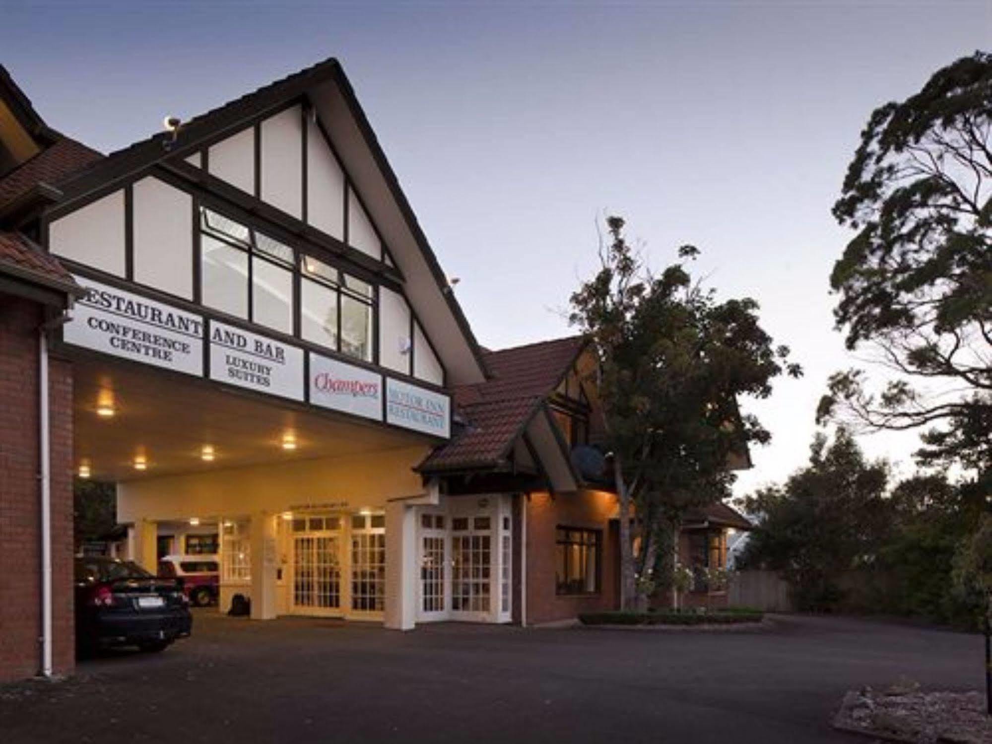 Champers Motor Inn Лоуэр-Хатт Экстерьер фото
